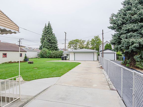 2nd image of 3222 N Oketo Ave