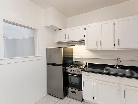 2nd image of 839 Jones St APT 3