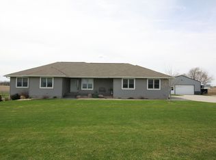 1927 145th Ave, Manchester, IA 52057