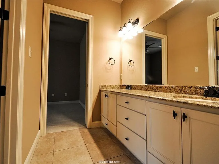 15615 Wood Brook Ln — Photo 10