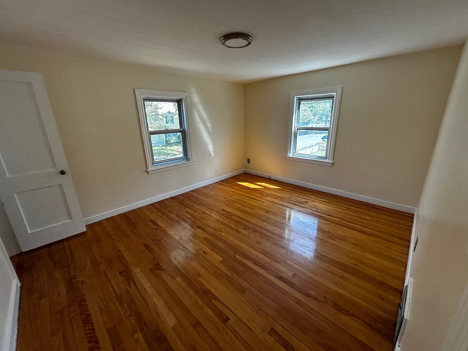 2 bed, 900 sqft, $2,000 — Photo 3