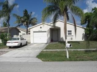 7202 San Castle Blvd, Lake Worth, FL 33462