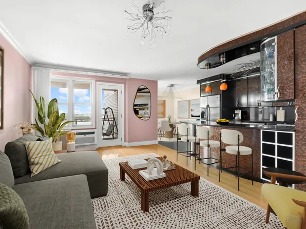 370 Ocean Parkway image 1 of 13