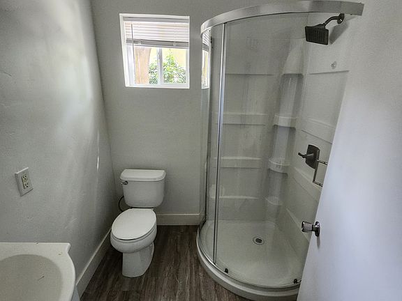 4th image of 643 Elm St #B