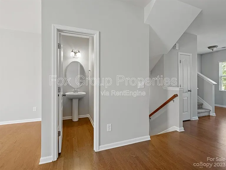 19036 Lake Breeze Dr — Photo 16