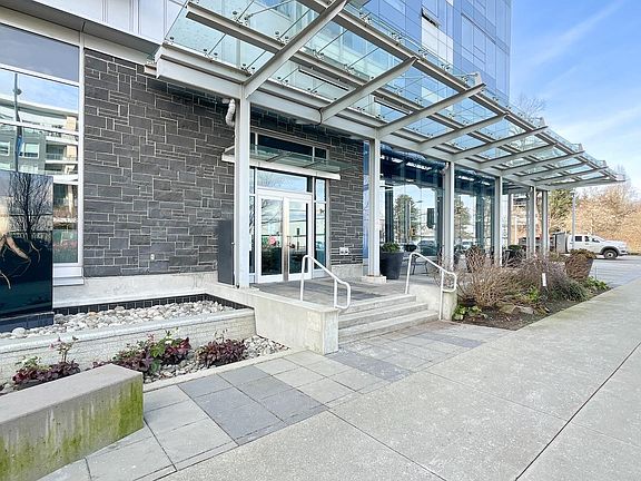 4th image of 5233 Gilbert Rd #528