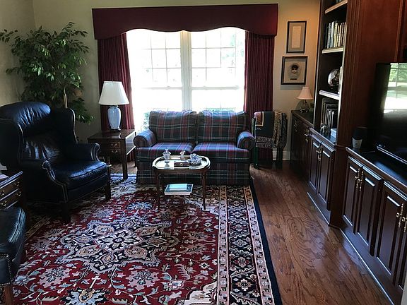 5th image of 736 Alexandria