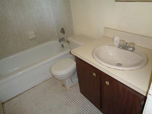 3rd image of 6106 Forest Hill Blvd APT 208