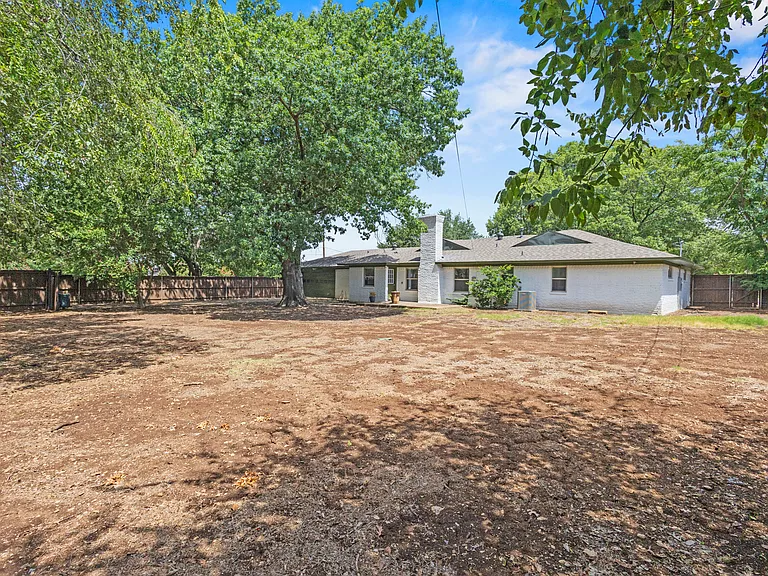 3908 Royal Ln — Photo 21