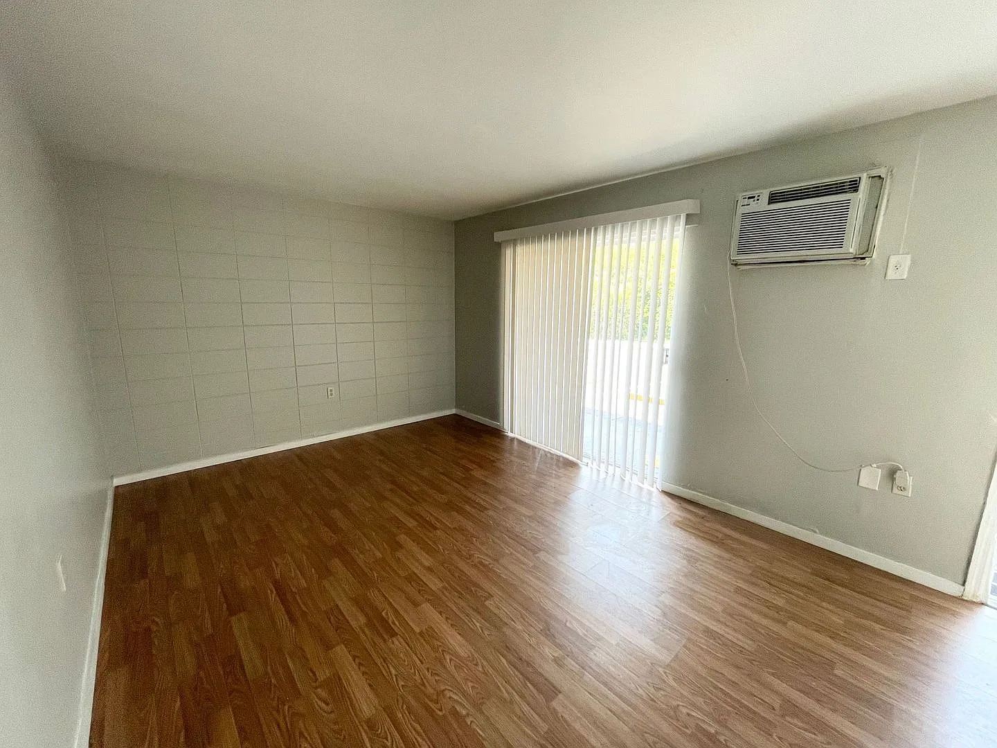 1343 West Point Dr - Unit 1 — Photo 3