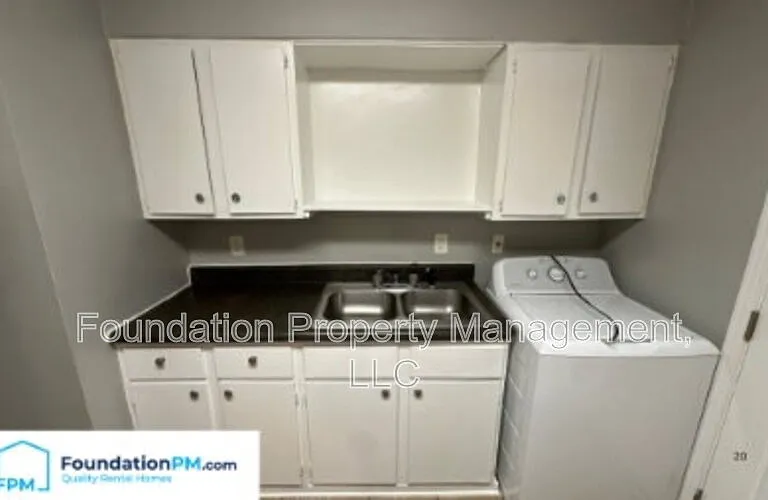 4208 Beacon Hill Dr — Photo 6
