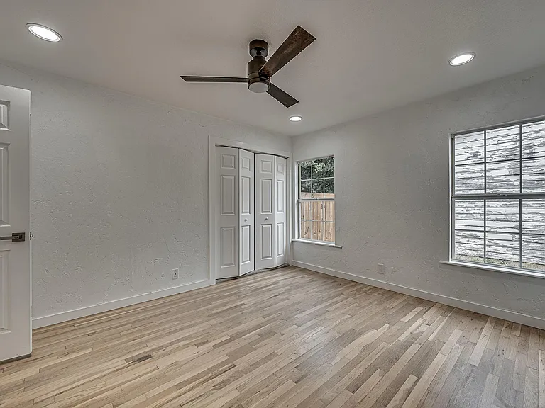 4728 Houghton Ave — Photo 14