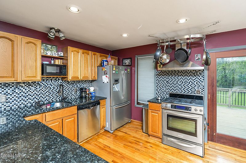 3rd image of 331 Butterfield Avenue