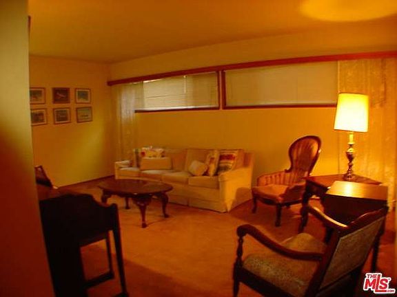 3rd image of 277 Regent Cir