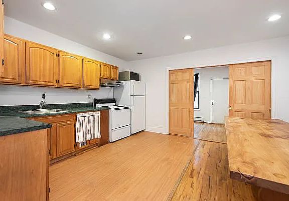 4th image of 232 W 112th St #1-3