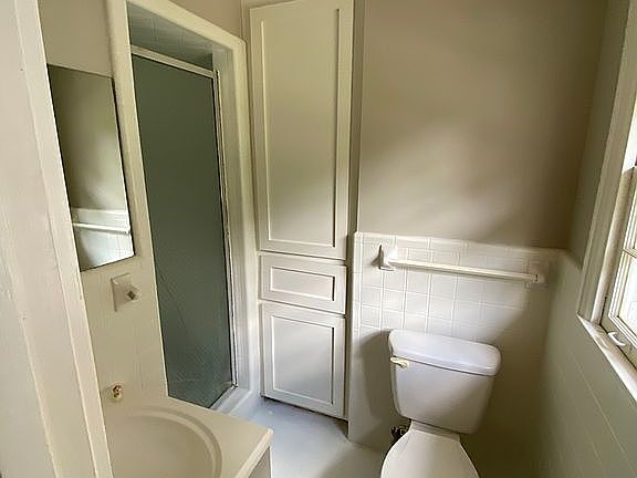 Attached bathroom in br 1