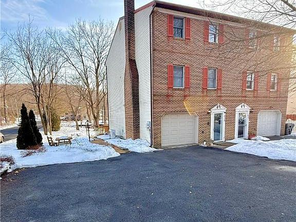 2nd image of 838 E Wayne Ave