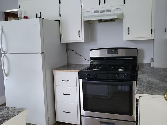 5th image of 323 Alice St