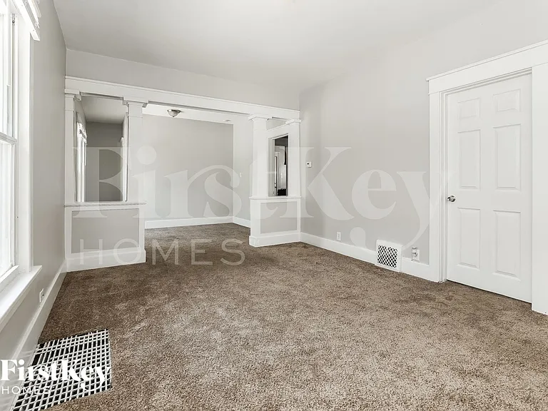 814 Bowditch Ave — Photo 4