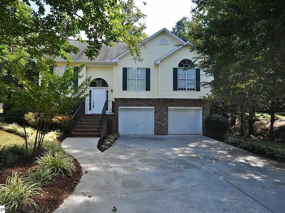 1st image of 15 Montford Ct