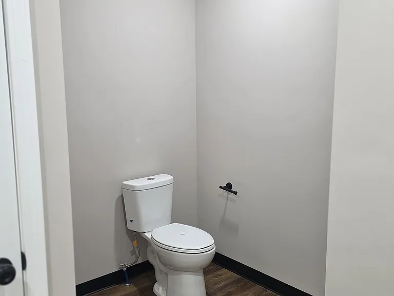 325 Trinity Ln — Photo 11