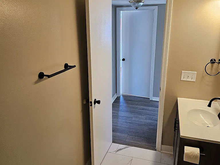 401 S Maple St #4 — Photo 9
