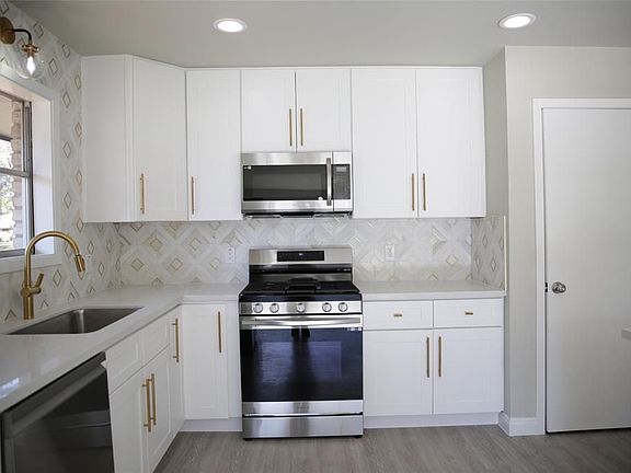 2nd image of 2299 Crosstimbers St