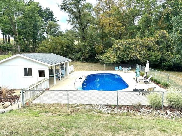 10525 Twin Oaks Dr, Cambridge, OH 43725