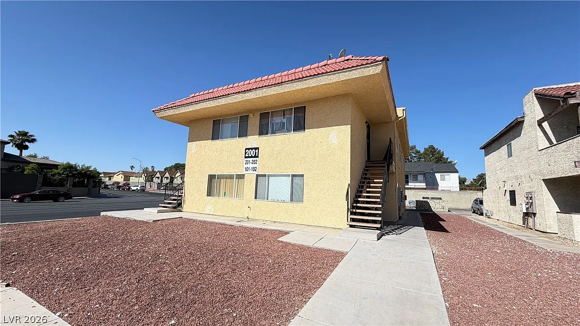 2 bed, 2.0 bath, 4108 sqft, $899 — Photo 1
