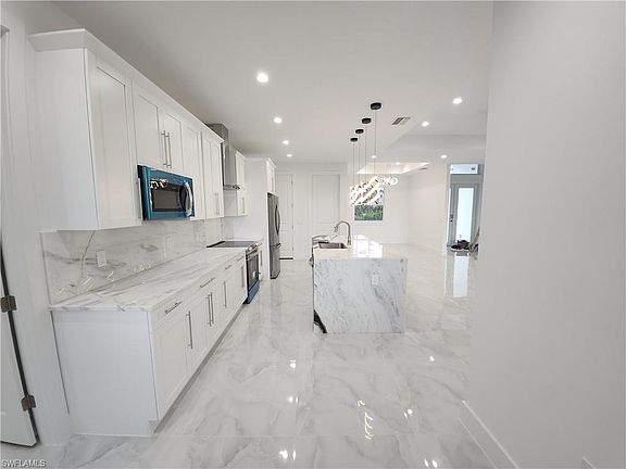 3rd image of 3983 33rd AVE NE