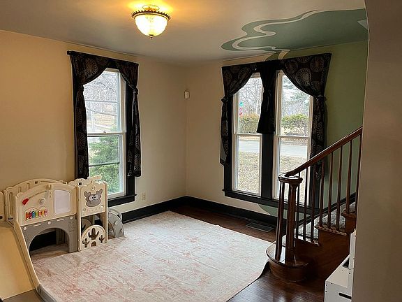 Parlor/Entry room 