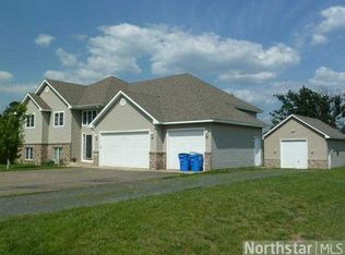39211 Edgewater Ln, North Branch, MN 55056