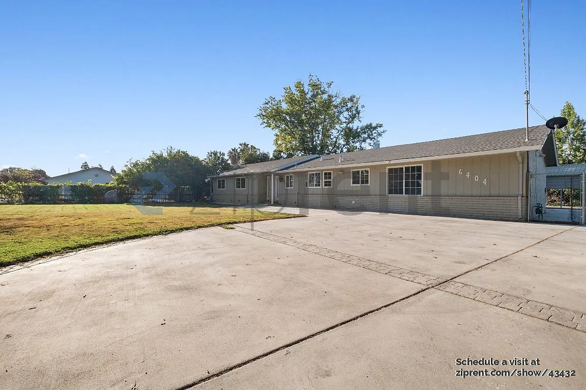 4 bed, 2417 sqft, $3,350 — Photo 2