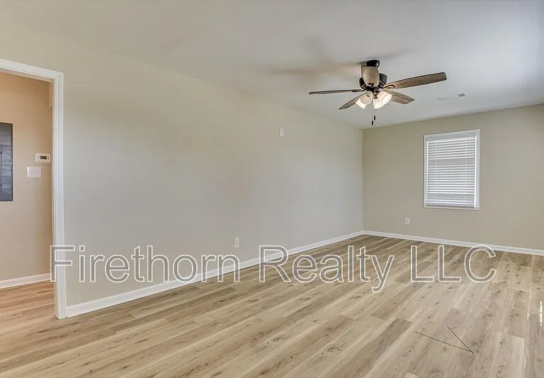1006 Skyview Dr — Photo 8