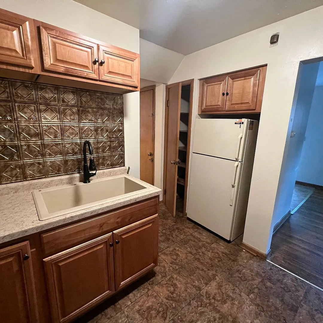 Immediate availability 1BR lower unit in Riverwest! 250 move-in credit offered through end of the... — Photo 4