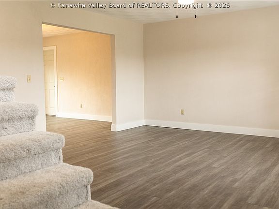 2nd image of 107 Woodbend Cv