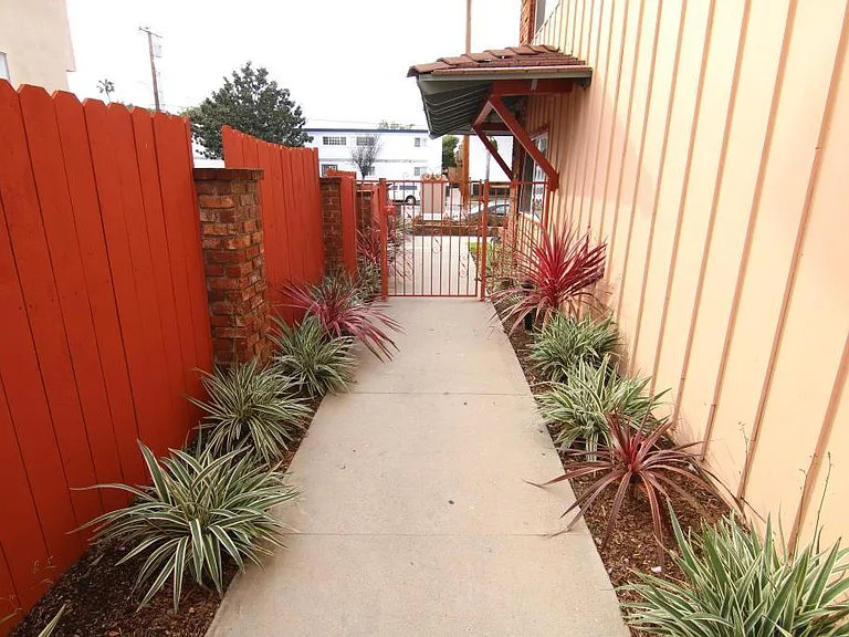 Anza Townhomes — Photo 12