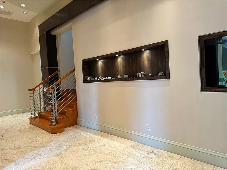 899 S Santa Anita Ave — Photo 2