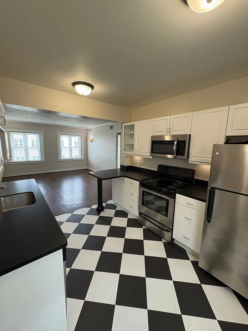 Carberry Apartments (3918 Cass St.) — Photo 3