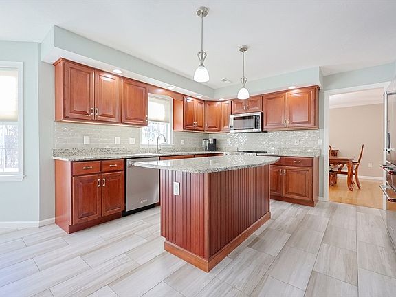 3rd image of 17 Amherst Rd