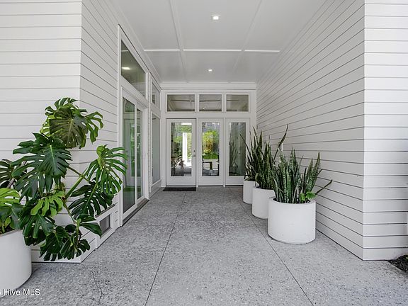 3rd image of 206 Cypress Avenue