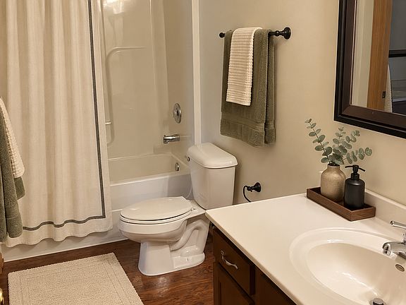 3rd image of 1046 Laurel Tree Ct Unit B
