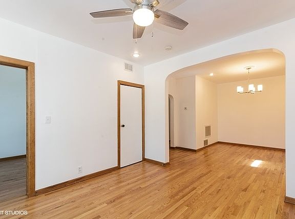 2nd image of 1811 N Winchester Ave #2