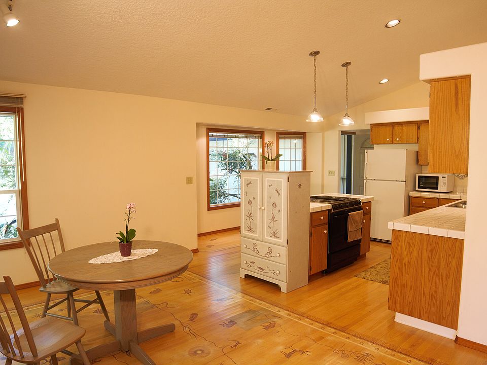 dining/kitchen
