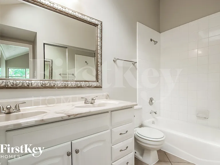 4030 Meadowgold Ln — Photo 9