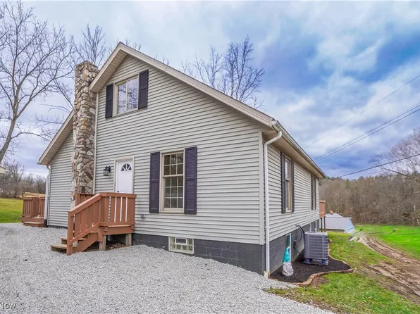 2622 Howenstine Dr SE, East Sparta, OH 44626