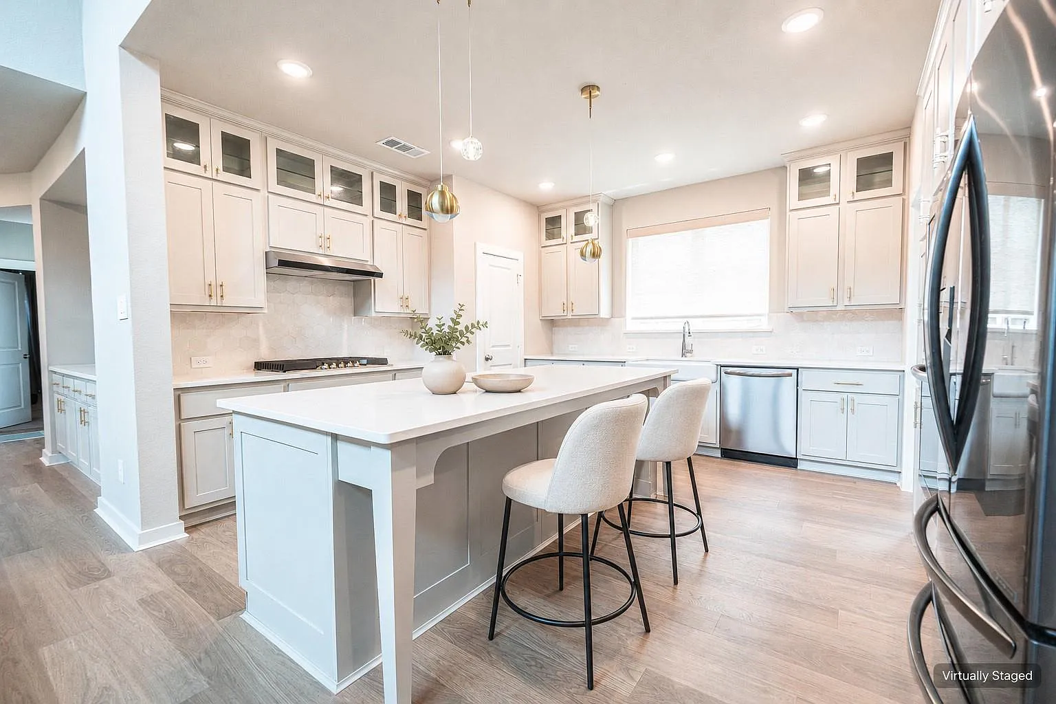 4 bed, 5.0 bath, 2537 sqft, $3,500 — Photo 2