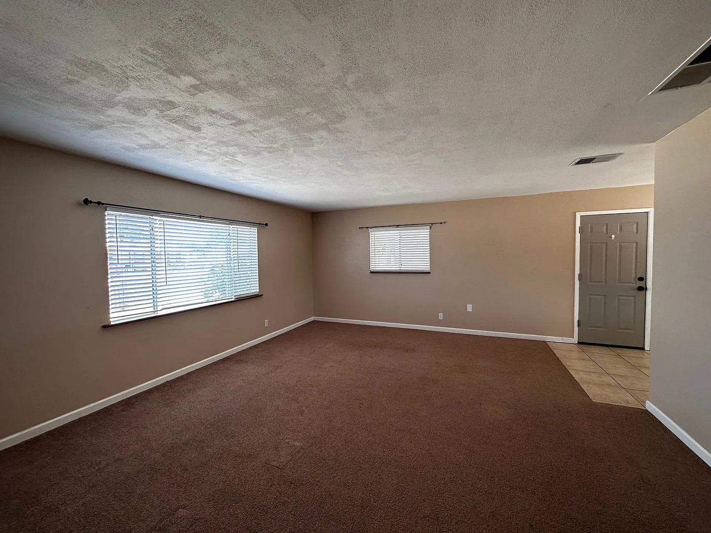 3 Bedroom 2 Bathroom Home — Photo 2