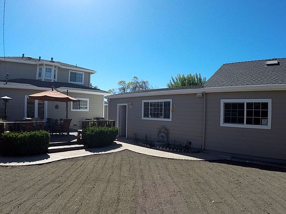 5th image of 15099 Stratford Dr
