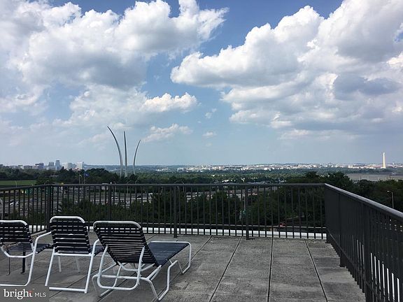 3rd image of 1300 Army Navy Dr APT 807